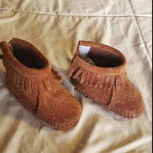 Adorable Minnetonka Brown Infant Moccasins Size 1
